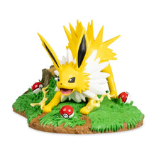 Load image into Gallery viewer, Pokemon Figure Skillful Strategy with Jolteon Pokemon Center Evolving Personalities