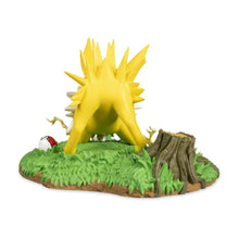 Load image into Gallery viewer, Pokemon Figure Skillful Strategy with Jolteon  Pokemon Center Evolving Personalities
